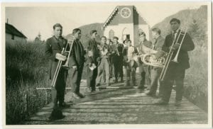 The Band serenades the newlyweds