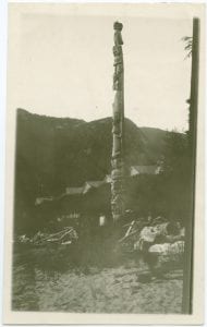 Rivers Inlet Cannery: old Indian totem pole